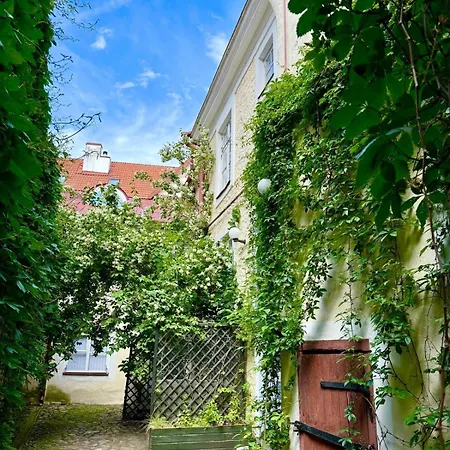 Luxury 2bd In The Heart Of Medieval Old Town Apartamento *